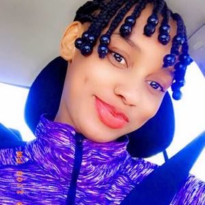 Meet your Posher, Fatima